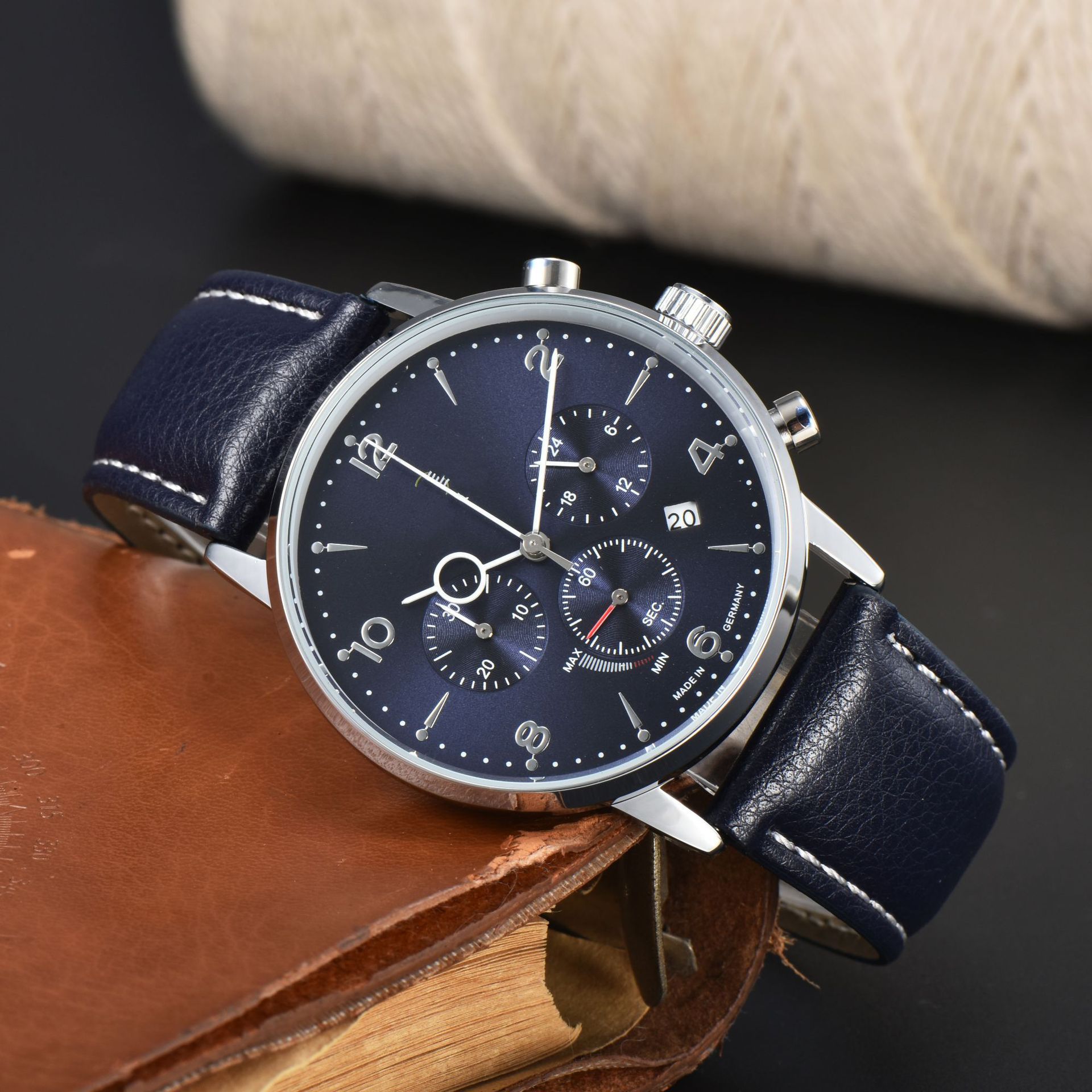 Reloj multifuncional elegante y resistente al agua con calendario para hombre.