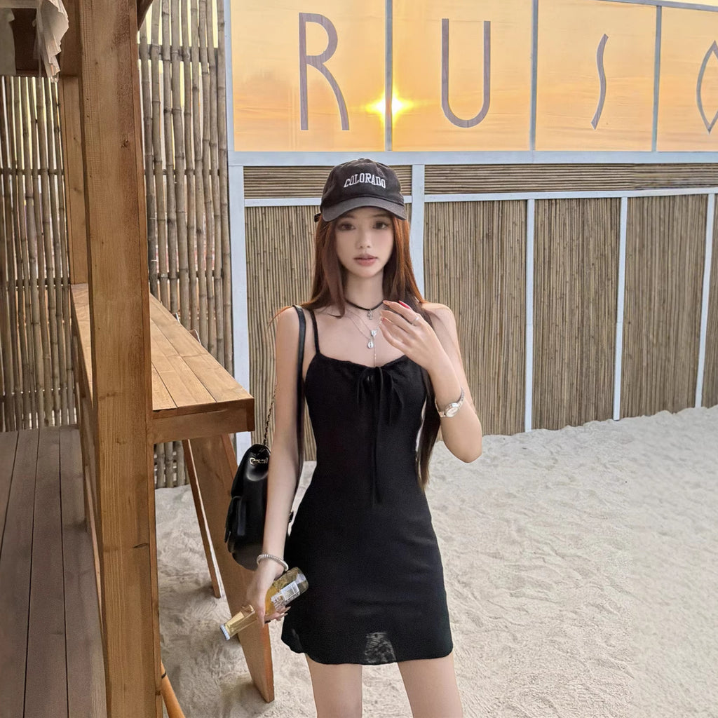 Vestido ajustado con cintura ceñida y cadera