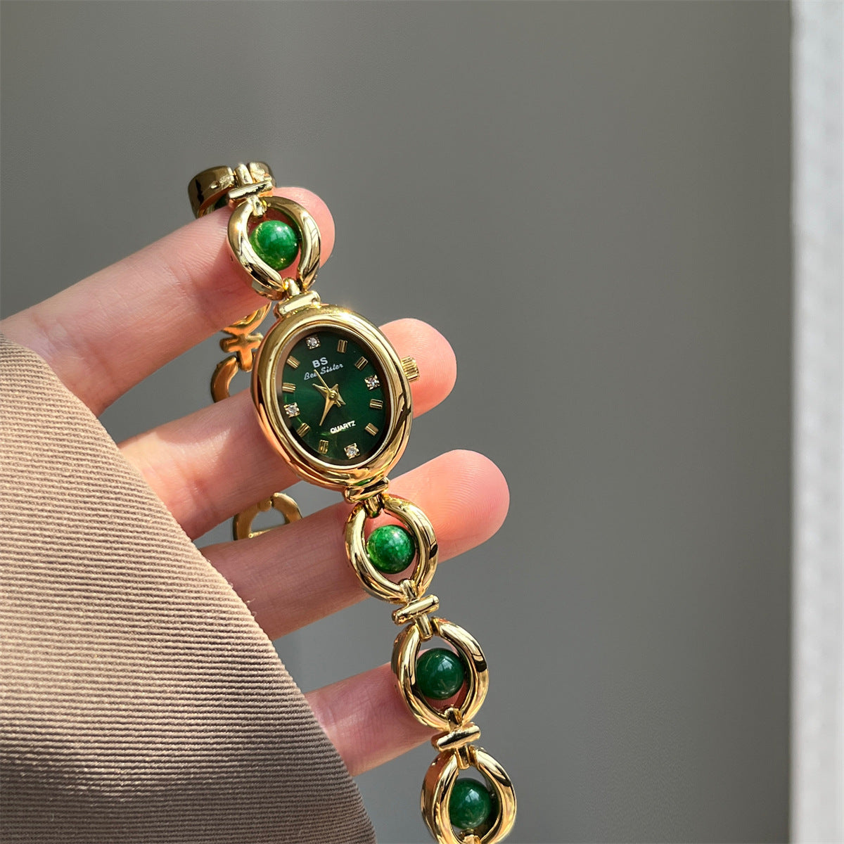 Pulsera de perlas de ámbar con un diseño de cadena que evoca lujo, ligereza y exquisitez.