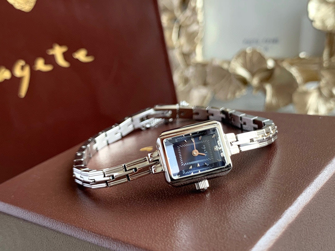 Reloj cuadrado vintage para mujer: un delicado diseño mini cuadrado con motivo de gavilla de trigo.