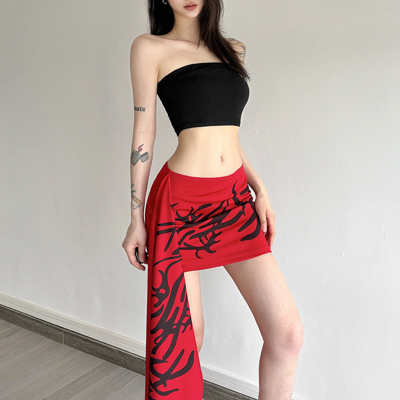 Nueva falda asimétrica de cintura alta para mujer que realza la figura con un estampado moderno.