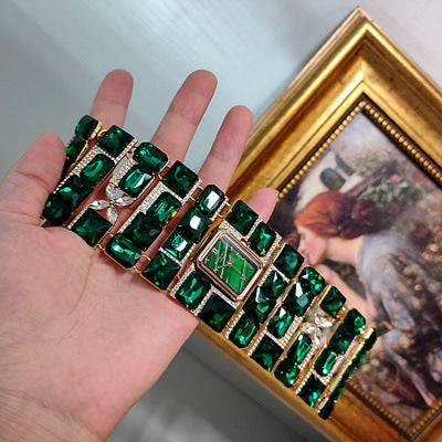 Reloj de pulsera de lujo con esmeralda, estilo retro, exagerado y resistente, de estilo antiguo.