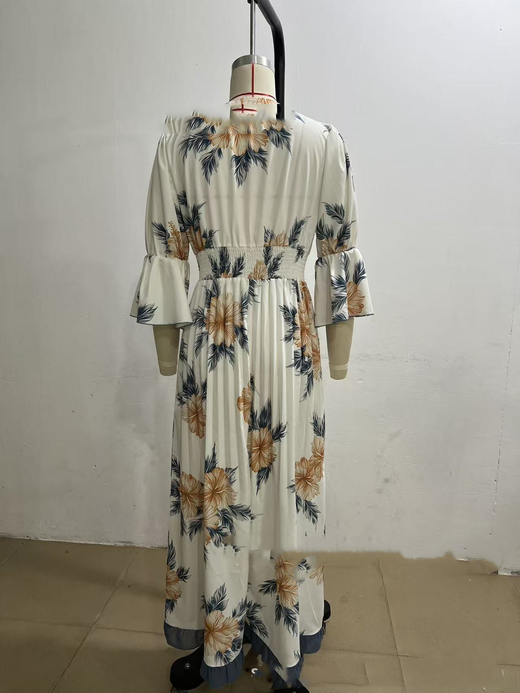 Vestido estampado con dobladillo acampanado para mujer