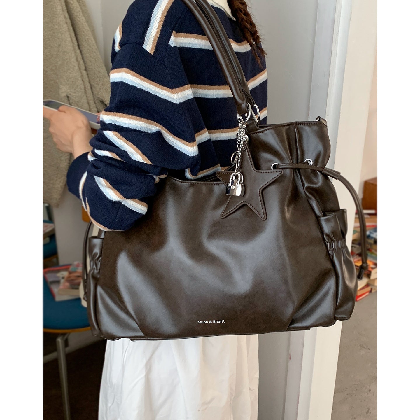 Bolso de mano estilo motero vintage de gran capacidad para mujer