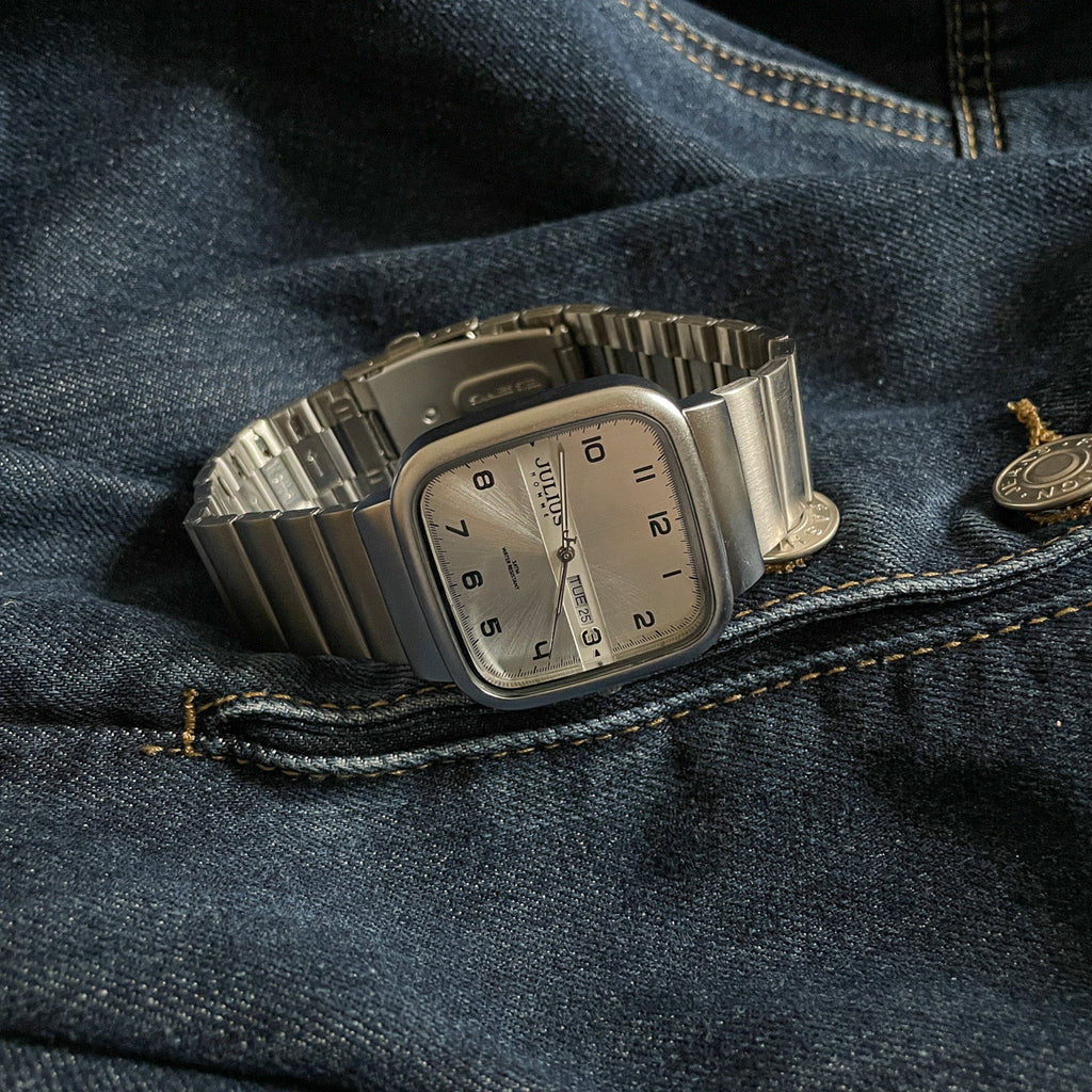 Reloj mecánico con diseño ideal para estudiantes y detalles de agujeros para hombre.