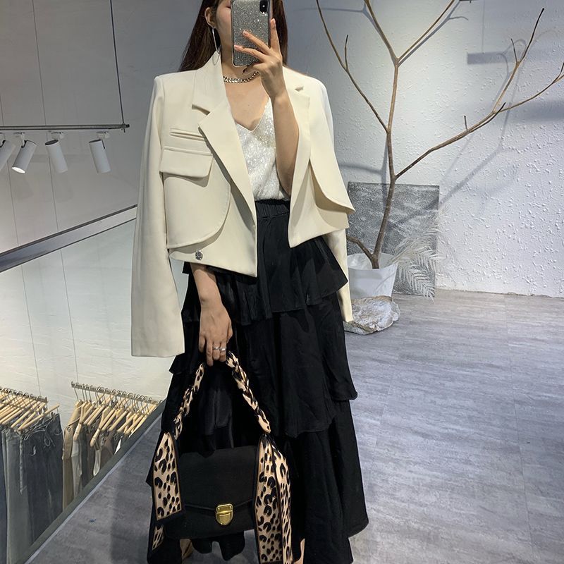 Blazer corto elegante y versátil para mujer
