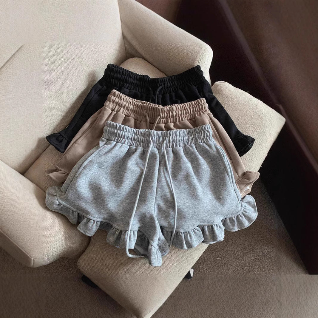 Shorts deportivos casuales de diseño con volantes y bordes desenfadados, de estilo nicho.