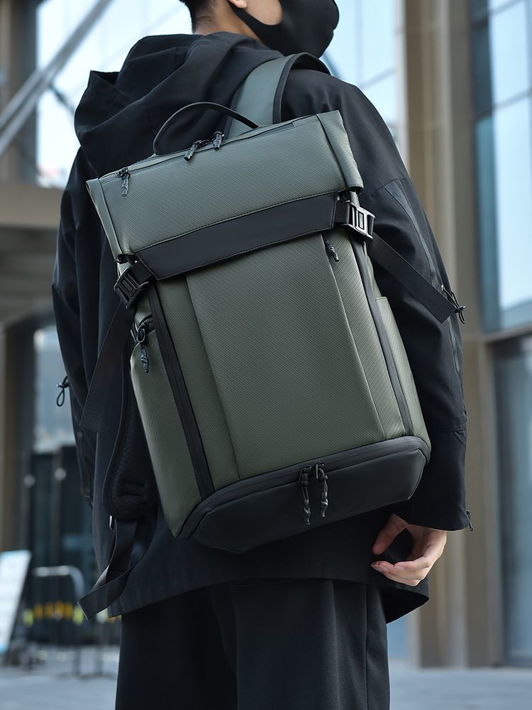 Mochila de negocios para hombre, ideal para uso diario y uso informal con portátil.