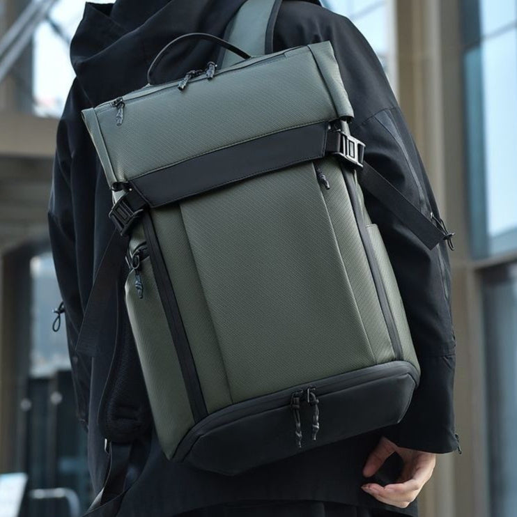 Mochila de negocios para hombre, ideal para uso diario y uso informal con portátil.