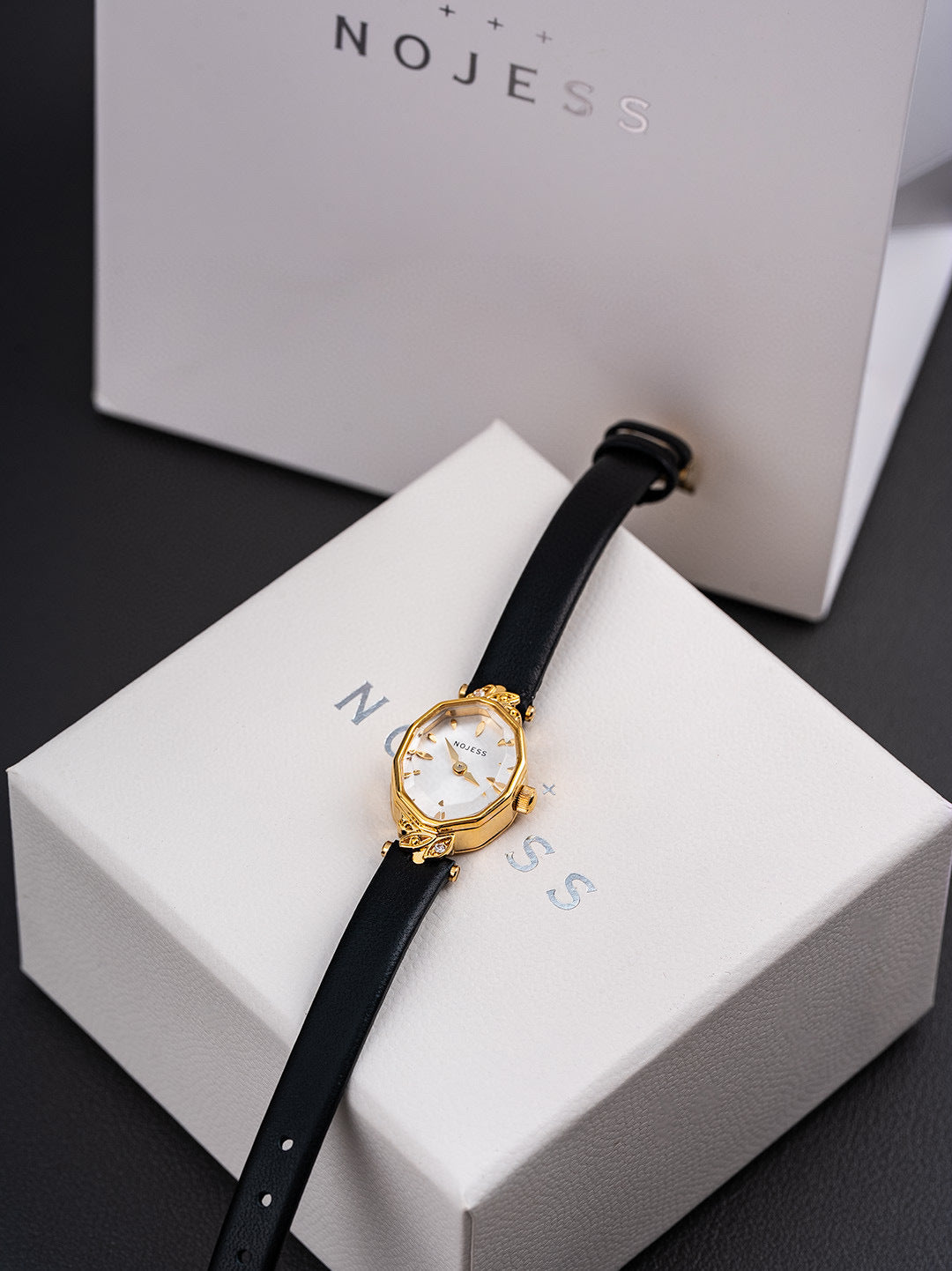 Reloj cuadrado vintage para mujer: un delicado diseño mini cuadrado con motivo de gavilla de trigo.