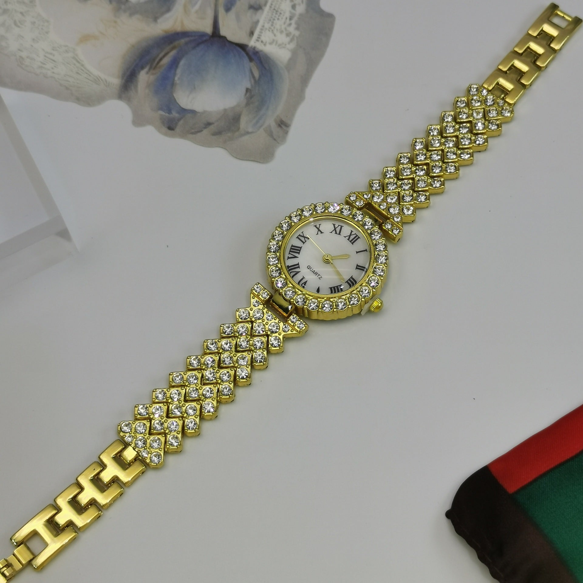 Reloj de pulsera de cuarzo con diseño de cielo estrellado y diamantes para mujer, versátil y de negocios.