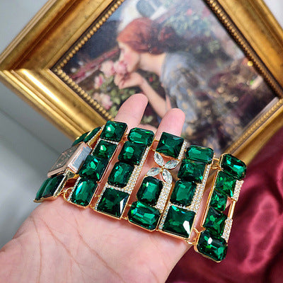 Reloj de pulsera de lujo con esmeralda, estilo retro, exagerado y resistente, de estilo antiguo.