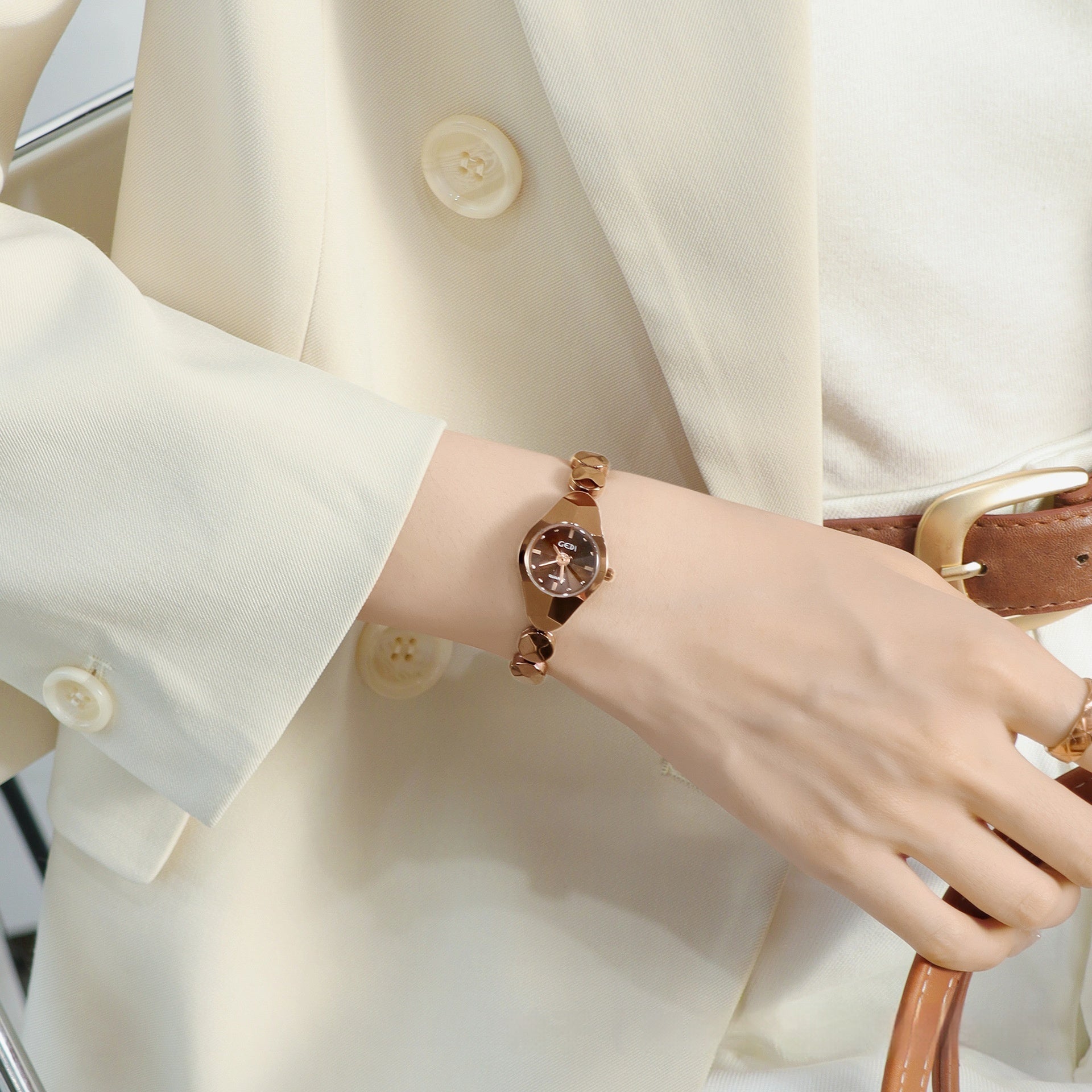 Stylish And Minimalist Womens Alloy Watch