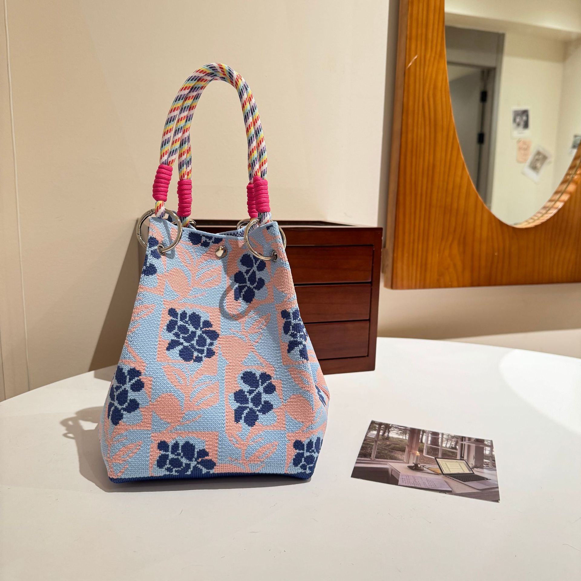 Bolso tote de punto rojo para mujer con cierre magnético y gran capacidad.