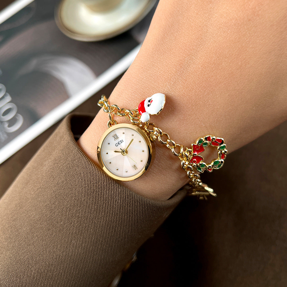 Reloj de cuarzo con pulsera navideña para mujer