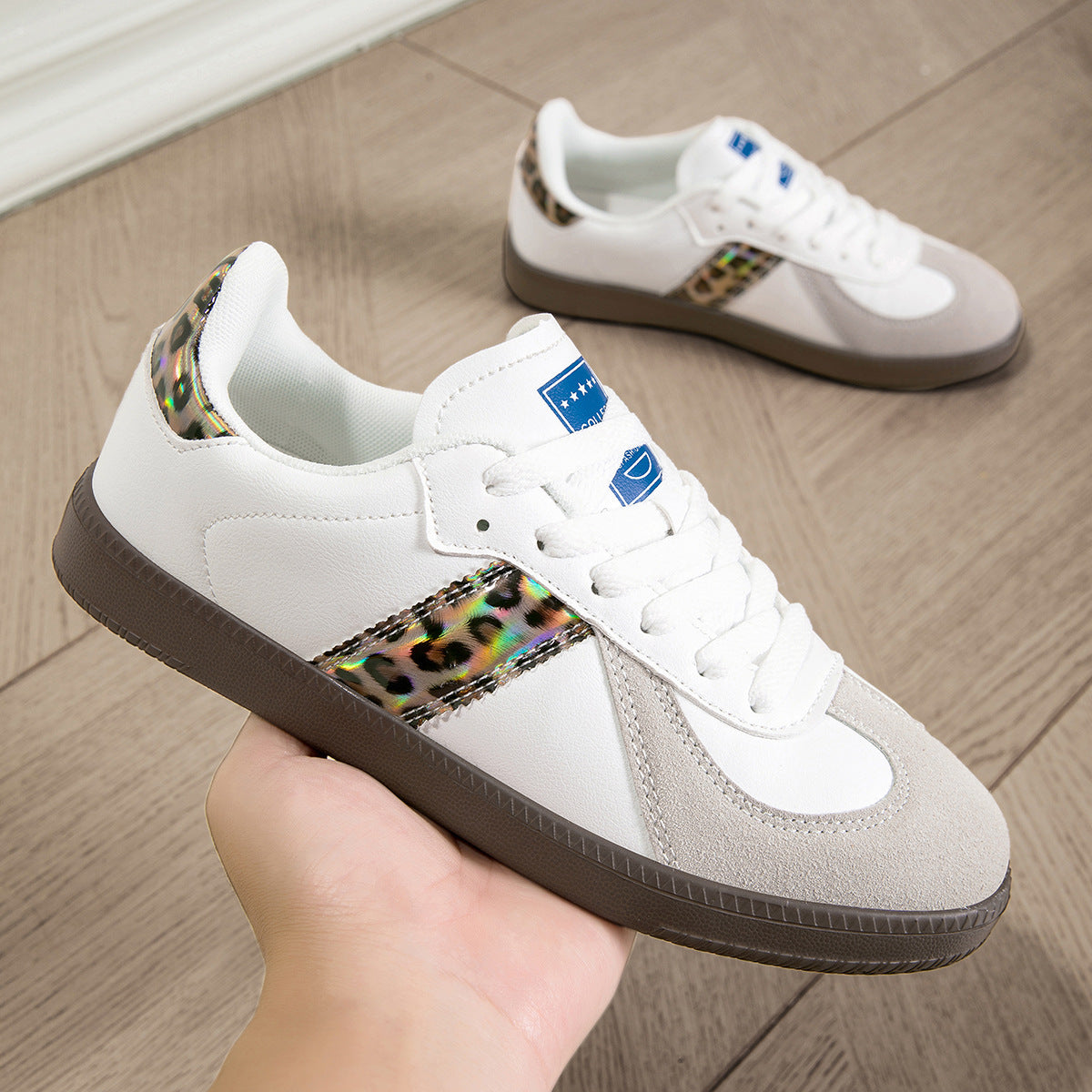 Zapatillas blancas informales con cordones y suela plana con estampado de leopardo para mujer