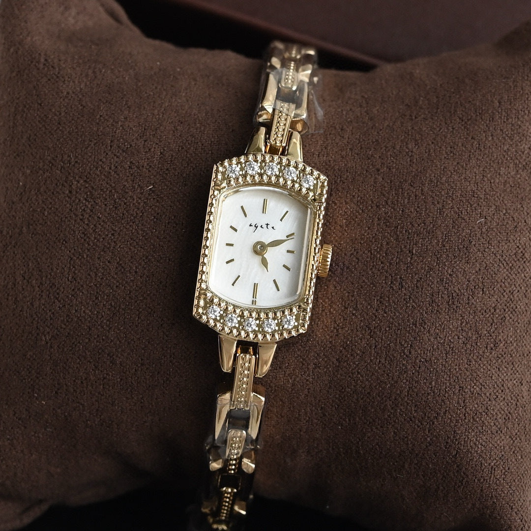 Reloj cuadrado vintage para mujer: un delicado diseño mini cuadrado con motivo de gavilla de trigo.